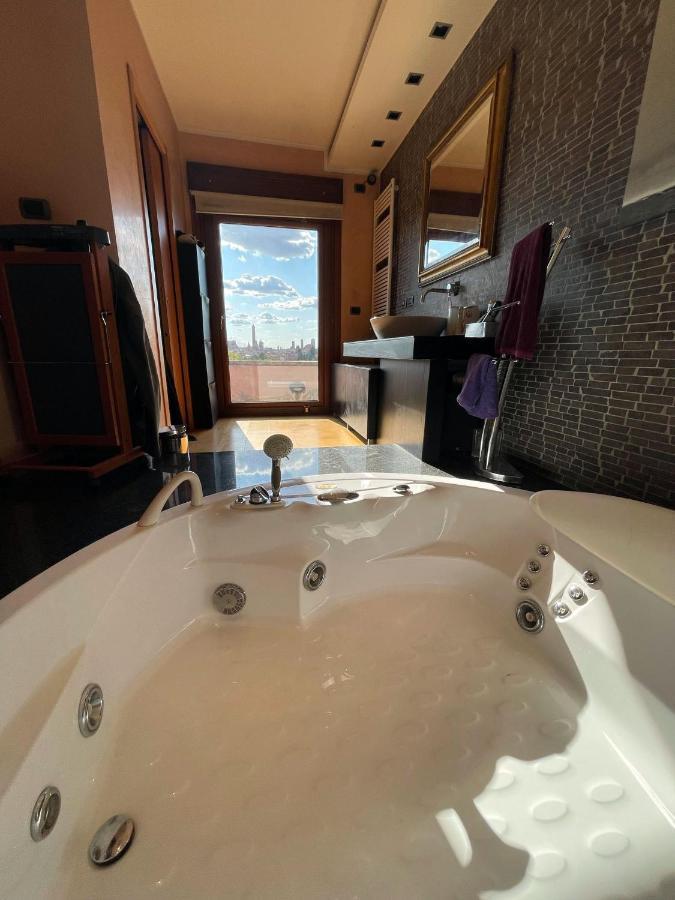 볼로냐 Attico Con Vista Spettacolare E Jacuzzi 아파트 외부 사진